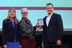 Cynthia Brewer accepts the O.M. Miller Cartographic Medal from the American Geographical Society